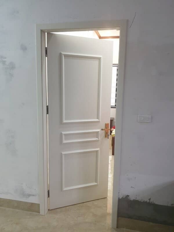 Mẫu cửa nhựa giả gỗ composite đẹp làm cửa phòng ngủ, cửa thông phòng