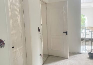 Lắp cửa thép vân gỗ Galaxy & cửa composite HaruHome cho biệt thự Kim Giang, Hà Nội