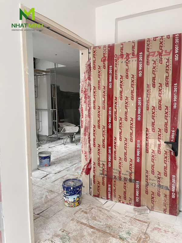 Lắp cửa thép vân gỗ Galaxy & cửa composite HaruHome cho biệt thự Kim Giang, Hà Nội