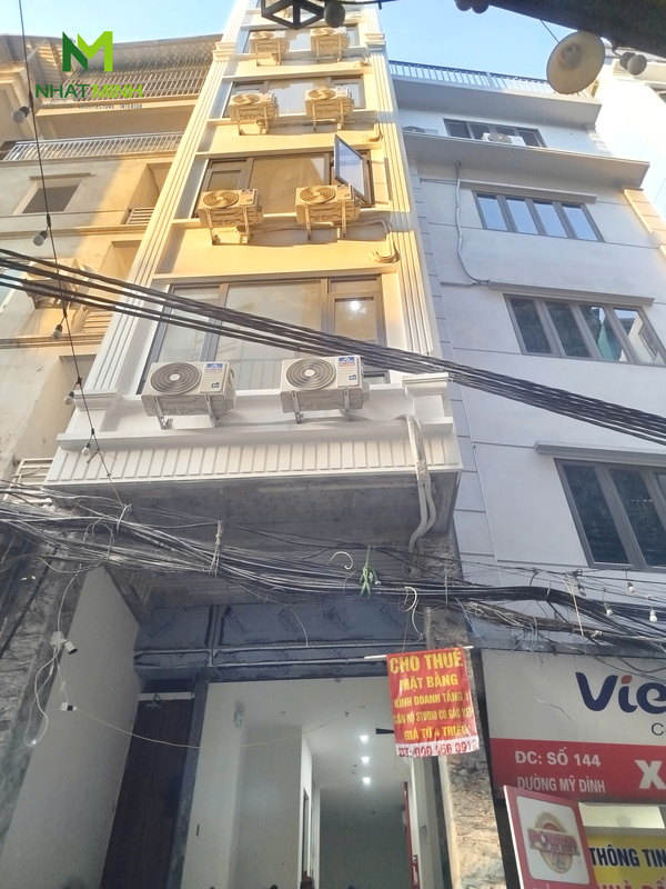 Lắp cửa gỗ nhựa HaruHome cho công trình nhà phố Mỹ Đình, Hà Nội