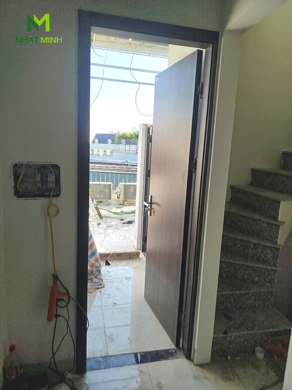 Lắp cửa gỗ nhựa HaruHome cho công trình nhà phố Mỹ Đình, Hà Nội