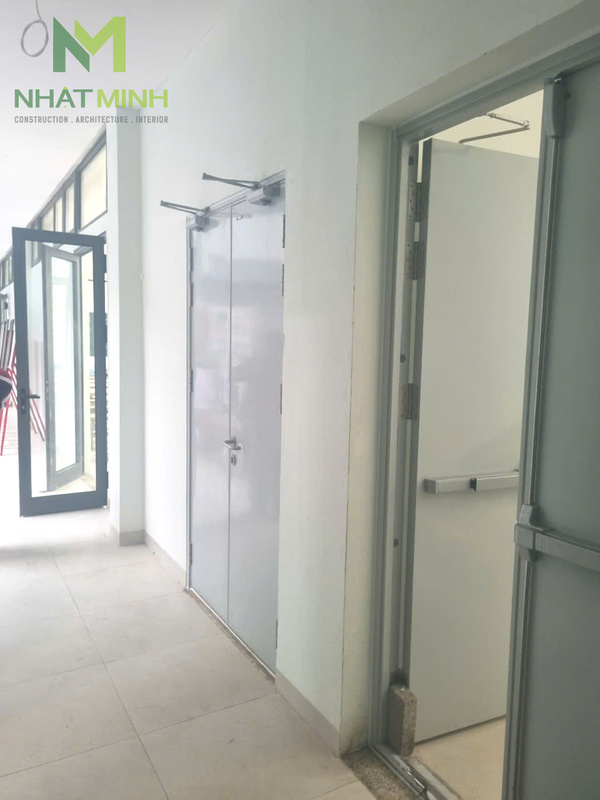 Lắp cửa thép chống cháy EI90 Hisung cho Đại học Mỹ thuật Công nghiệp