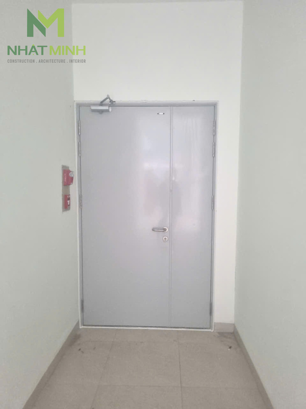 Lắp cửa thép chống cháy EI90 Hisung cho Đại học Mỹ thuật Công nghiệp