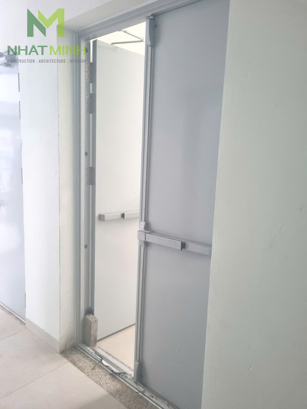 Lắp cửa thép chống cháy EI90 Hisung cho Đại học Mỹ thuật Công nghiệp