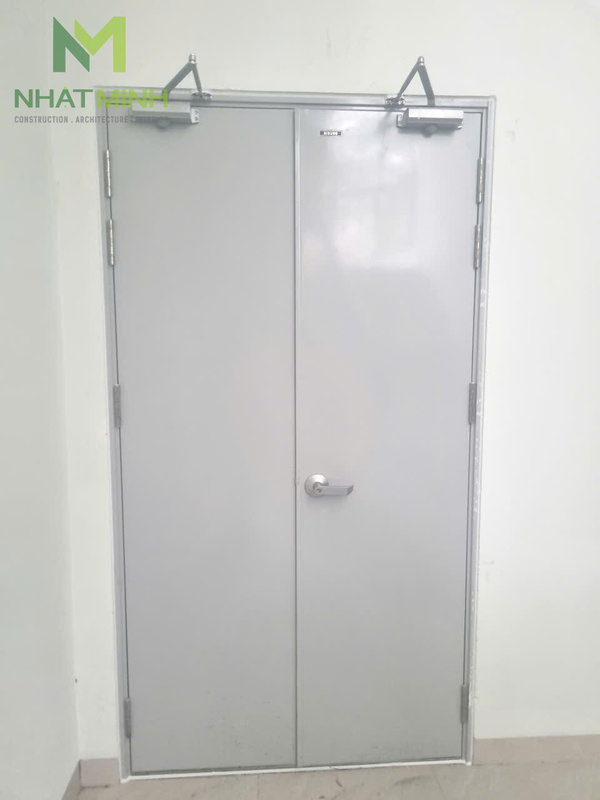 Lắp cửa thép chống cháy EI90 Hisung cho Đại học Mỹ thuật Công nghiệp
