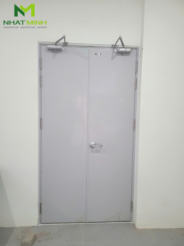 Lắp cửa thép chống cháy EI90 Hisung cho Đại học Mỹ thuật Công nghiệp