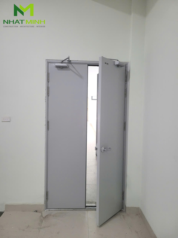 Lắp cửa thép chống cháy EI90 Hisung cho Đại học Mỹ thuật Công nghiệp