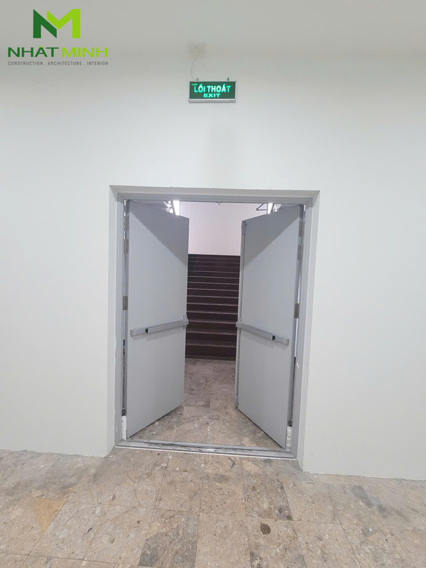 Lắp cửa thép chống cháy EI90 Hisung cho Đại học Mỹ thuật Công nghiệp