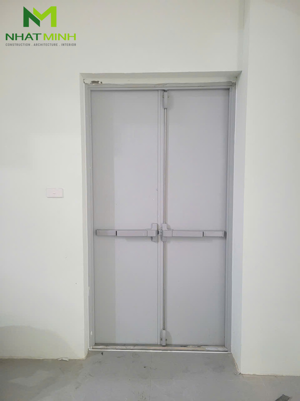 Lắp cửa thép chống cháy EI90 Hisung cho Đại học Mỹ thuật Công nghiệp