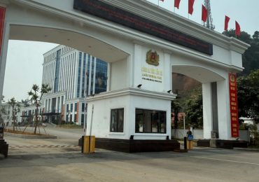 Lắp cửa nhựa composite HaruHome cho nhà phố tại Lào Cai