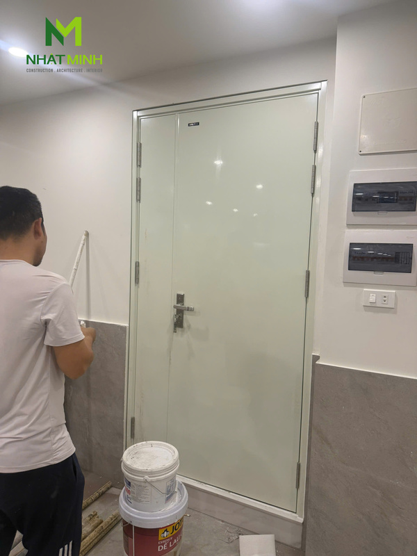 Lắp cửa thép an toàn cho nhà phố tại Trung Kính, Hà Nội