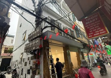 Lắp cửa thép an toàn cho nhà phố tại Trung Kính, Hà Nội