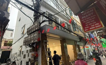 Lắp cửa thép an toàn cho nhà phố tại Trung Kính, Hà Nội