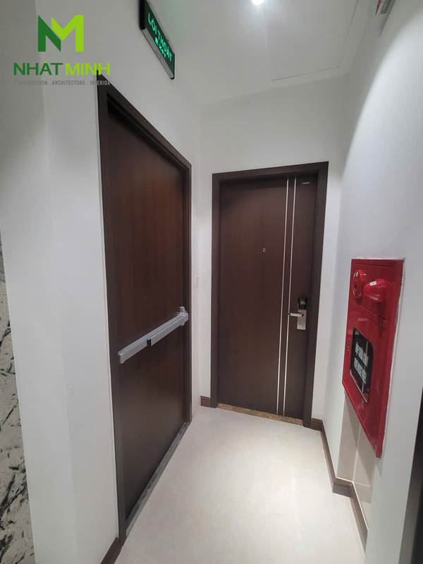 Lắp cửa thép chống cháy EI60, cửa thép vân gỗ Galaxy cho khách sạn tại The Manor