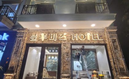 Lắp cửa thép chống cháy EI60, cửa thép vân gỗ Galaxy cho khách sạn tại The Manor
