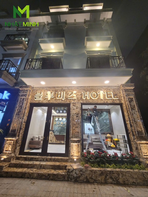 Lắp cửa thép chống cháy EI60, cửa thép vân gỗ Galaxy cho khách sạn tại The Manor