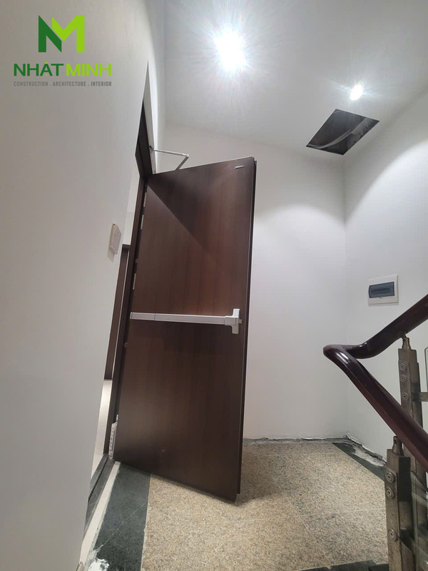 Lắp cửa thép chống cháy EI60, cửa thép vân gỗ Galaxy cho khách sạn tại The Manor