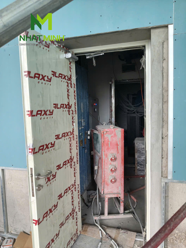 Lắp cửa thép chống cháy EI60 & cửa kính chống cháy EI60 cho khách sạn tại Quảng Ninh
