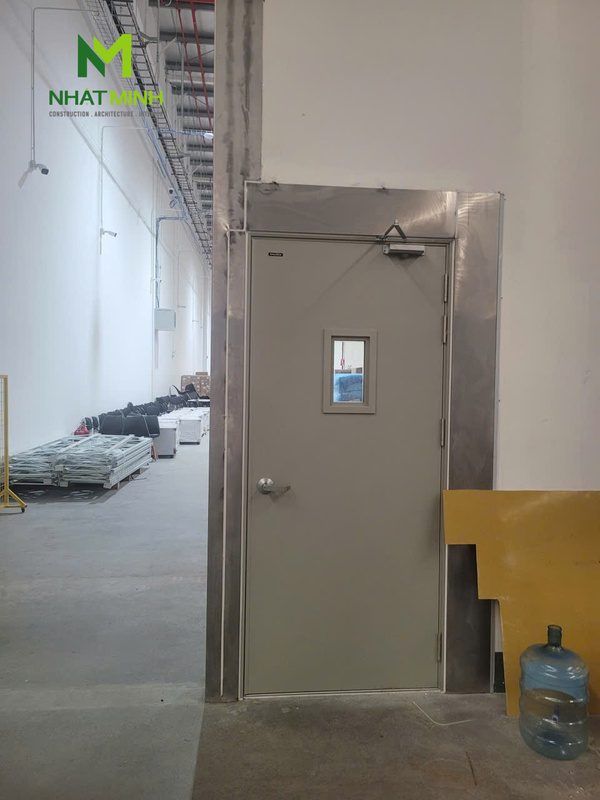 Lắp cửa thép chống cháy EI90 nhà xưởng Core5 Hưng Yên