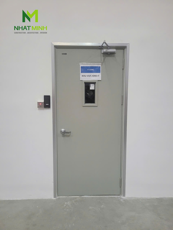 Lắp cửa thép chống cháy EI90 nhà xưởng Core5 Hưng Yên