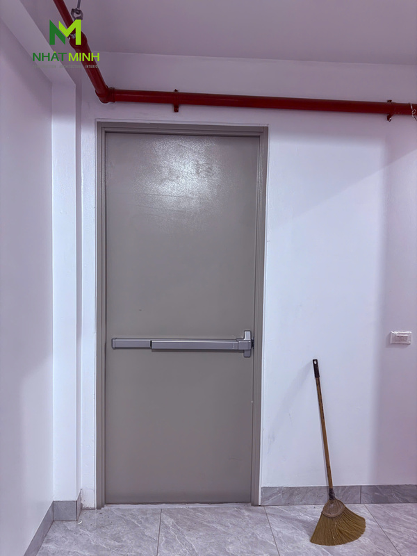 Lắp cửa thép vân gỗ, cửa thép chống cháy chung cư ngõ 89 Lê Đức Thọ