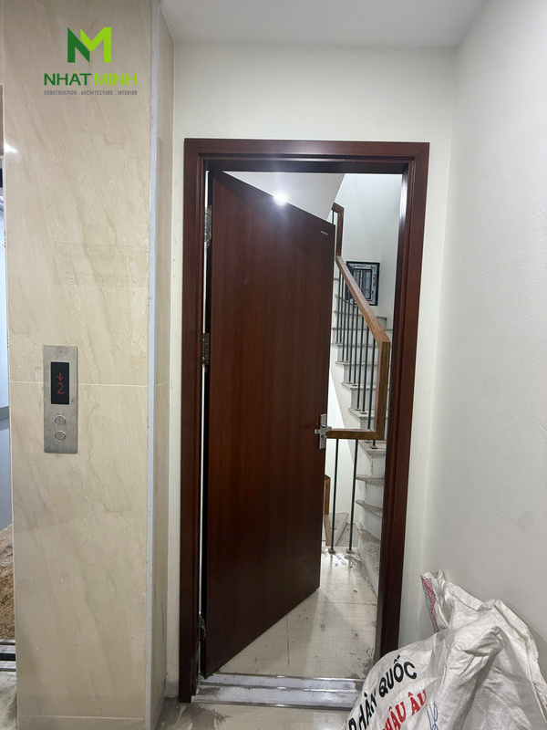 Lắp cửa thép an toàn cho nhà phố tại Hoàng Quốc Việt, Hà Nội
