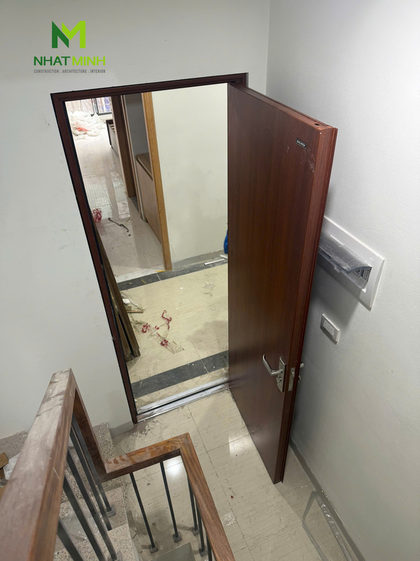 Lắp cửa thép an toàn cho nhà phố tại Hoàng Quốc Việt, Hà Nội