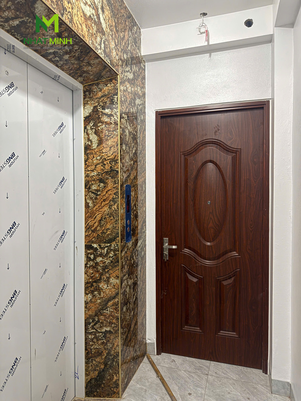 Lắp cửa thép vân gỗ, cửa thép chống cháy chung cư ngõ 89 Lê Đức Thọ