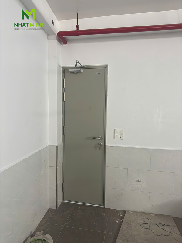 Lắp cửa thép vân gỗ, cửa thép chống cháy chung cư ngõ 89 Lê Đức Thọ