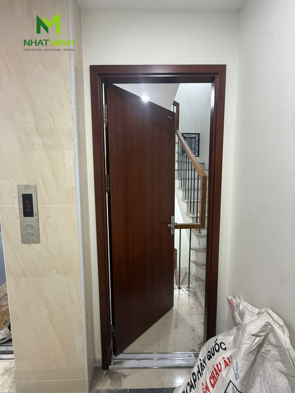 Lắp cửa thép an toàn cho nhà phố tại Hoàng Quốc Việt, Hà Nội