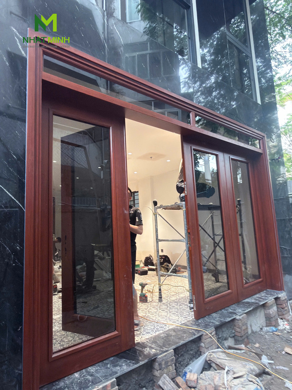 Lắp cửa thép vân gỗ 4 cánh Galaxy cho nhà phố ngõ 149 Lê Duẩn, Hà Nội